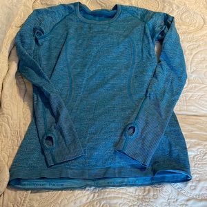 Lululemon size 10 long sleeve
